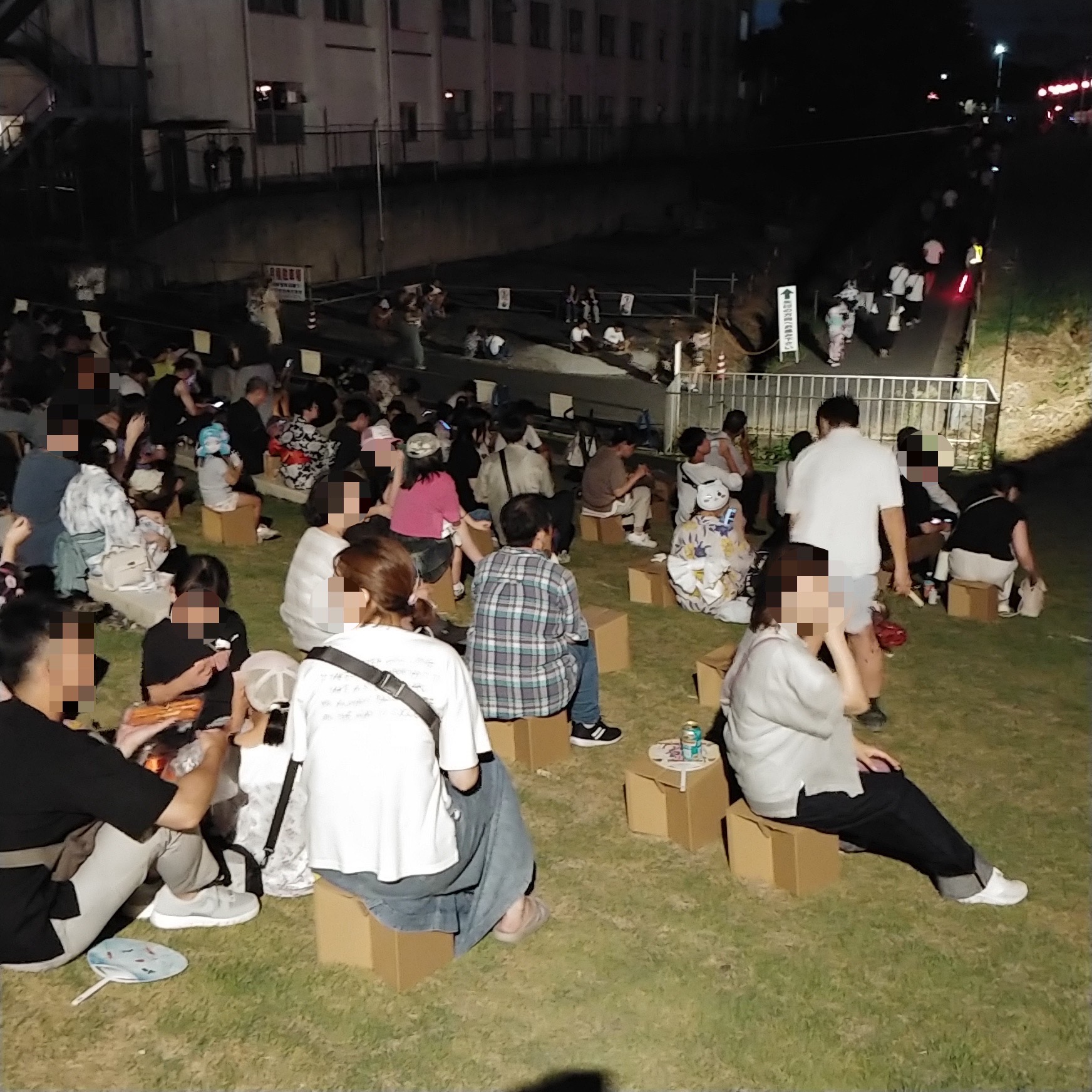 花火大会用　段ボールイス（傾斜15度仕様）